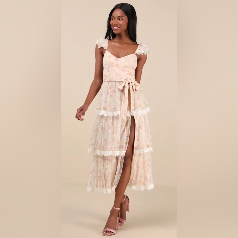 Lulus NWT “Dolora Blush Floral Bustier Tiered Midi Dress.  Size Large.  NWT.